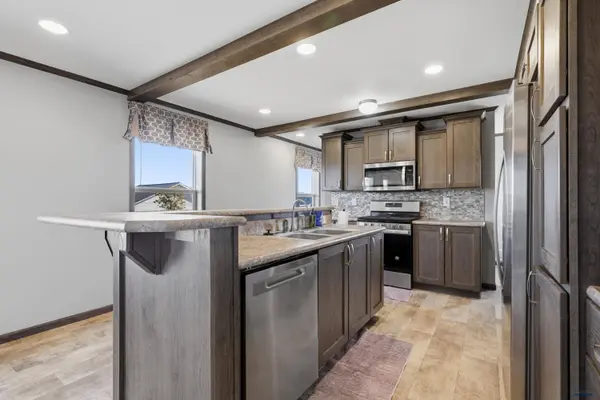 5829 Mercury Dr, Rapid City, SD 57703