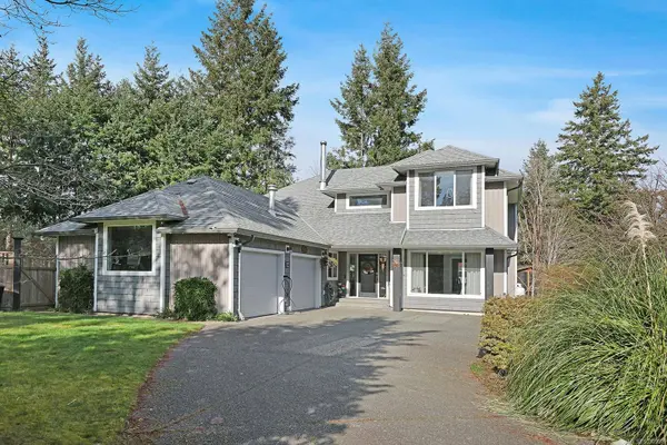 1669 Essex Pl, Comox, BC V9M 4C6