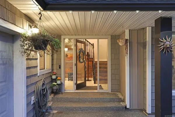 1669 Essex Pl, Comox, BC V9M 4C6