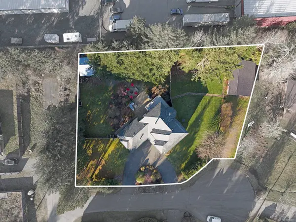 1669 Essex Pl, Comox, BC V9M 4C6