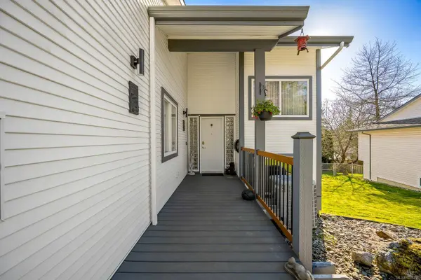 1103 View Pl, Courtenay, BC V9N 9B6