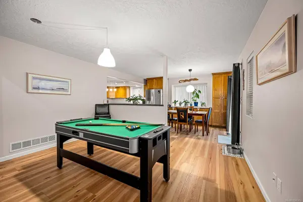 1103 View Pl, Courtenay, BC V9N 9B6