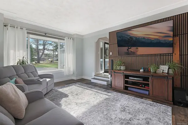 1669 Essex Pl, Comox, BC V9M 4C6
