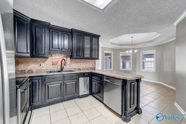 2722 King Arthur Court SW, Decatur, AL 35603