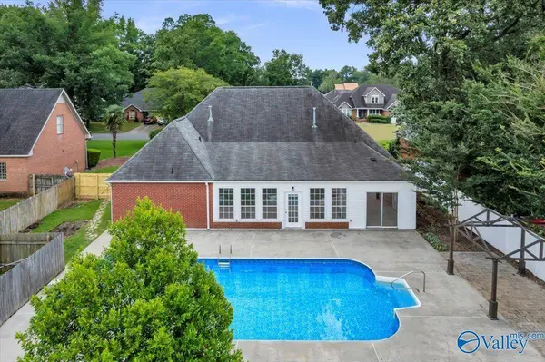 2722 King Arthur Court SW, Decatur, AL 35603
