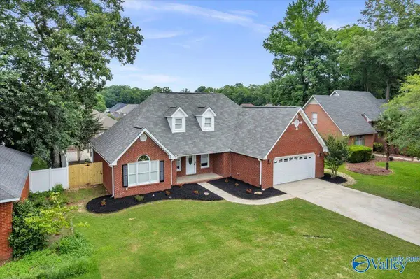2722 King Arthur Court SW, Decatur, AL 35603