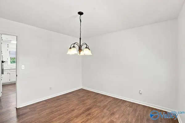 1910 Azalea Circle SW, Decatur, AL 35601