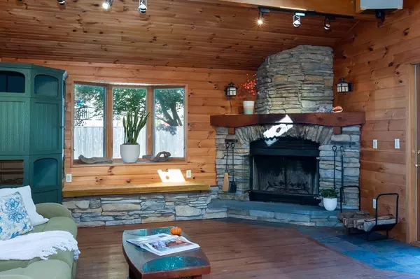 1 Arens Rd, Rockport, MA 01966