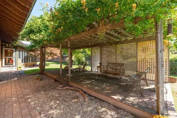 1 Arens Rd, Rockport, MA 01966