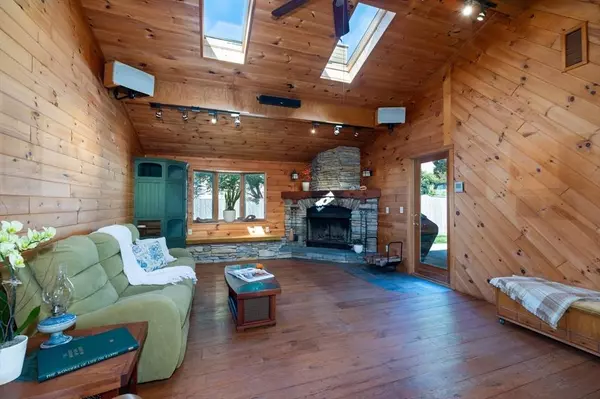 1 Arens Rd, Rockport, MA 01966