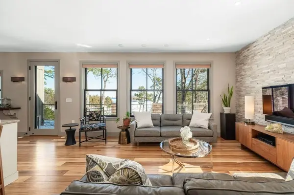 15 Lufkin Point Rd, Essex, MA 01929