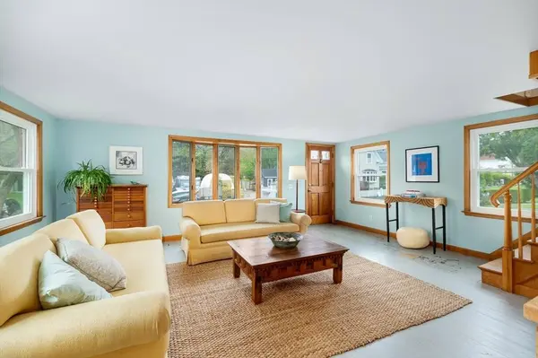 8 Blake Ct, Gloucester, MA 01930