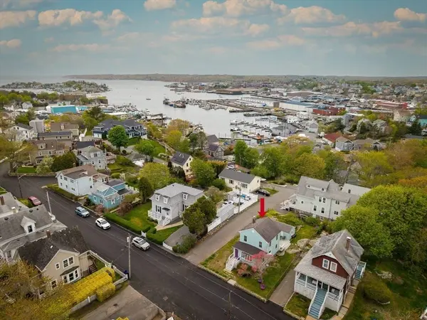 8 Blake Ct, Gloucester, MA 01930