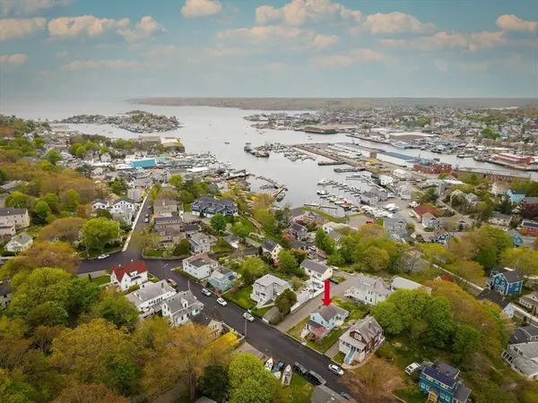 8 Blake Ct, Gloucester, MA 01930
