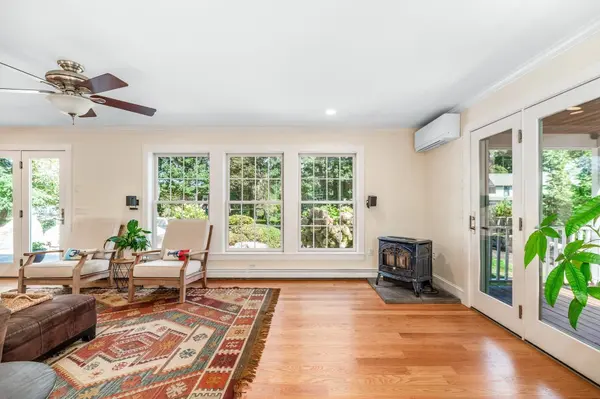 51 South St, Rockport, MA 01966