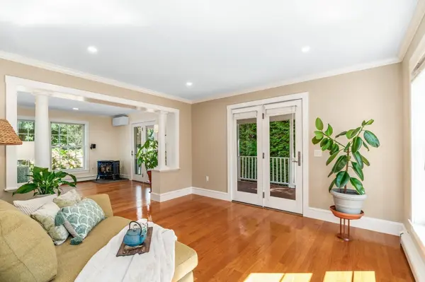 51 South St, Rockport, MA 01966