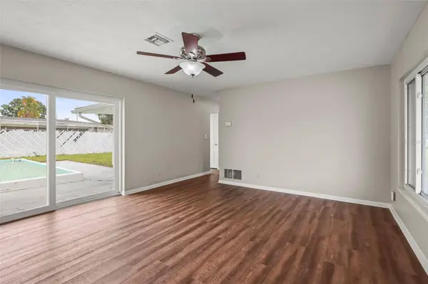 1848 68TH AVE N, St Petersburg, FL 33702