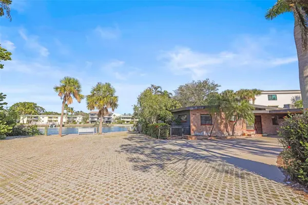 11921 LAGOON LN, Treasure Island, FL 33706