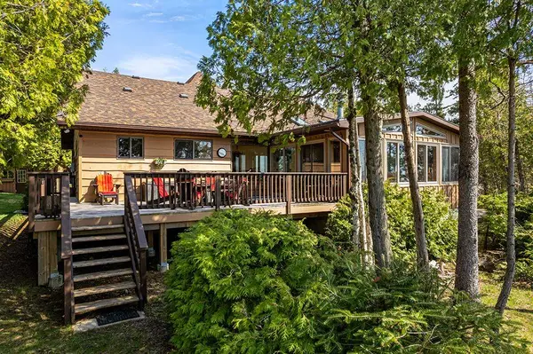 11 Spry Shore RD, Northern Bruce Peninsula, ON N0H 1W0