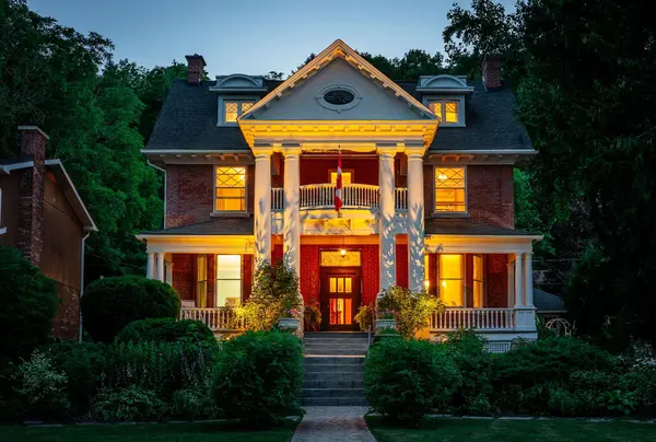 1050 4th AVE W, Owen Sound, ON N4K 4V9