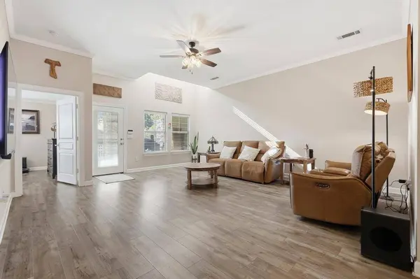 863 Lindbergh Lane, Grand Prairie, TX 75051