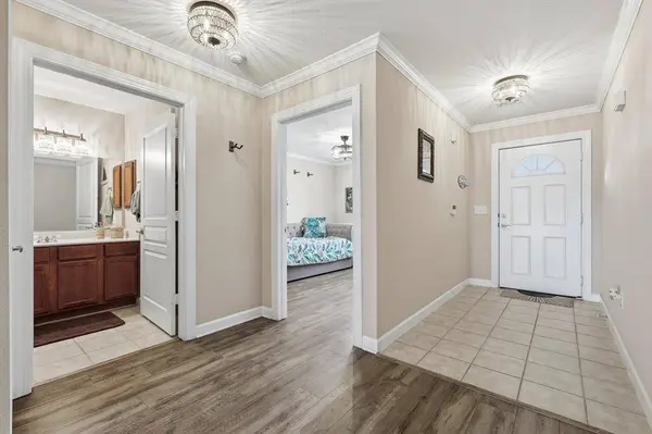 863 Lindbergh Lane, Grand Prairie, TX 75051