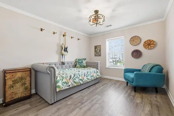 863 Lindbergh Lane, Grand Prairie, TX 75051