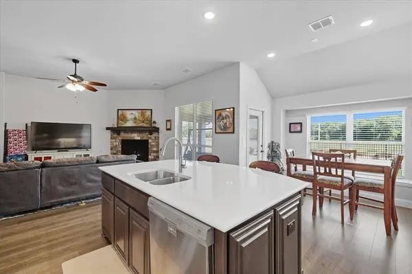 703 Oakcrest Drive, Justin, TX 76247