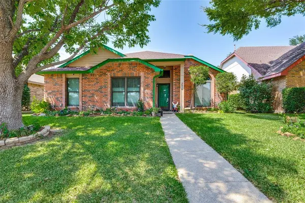 2910 Spinner Lane, Grand Prairie, TX 75052