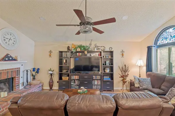 2910 Spinner Lane, Grand Prairie, TX 75052