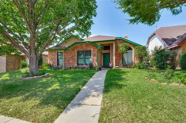 2910 Spinner Lane, Grand Prairie, TX 75052