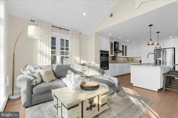 3738 BAY DR, Edgewater, MD 21037