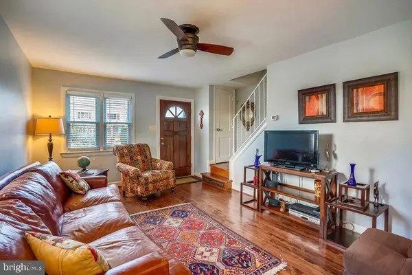 5710 FENWICK DR, Alexandria, VA 22303