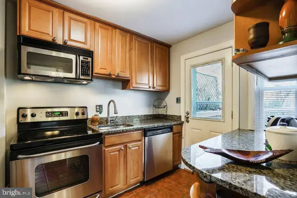 5710 FENWICK DR, Alexandria, VA 22303