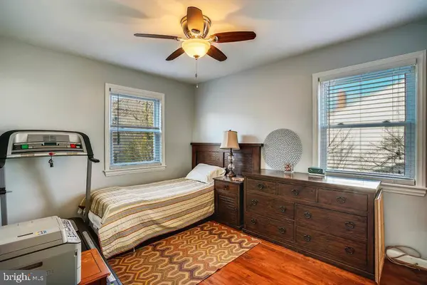 5710 FENWICK DR, Alexandria, VA 22303