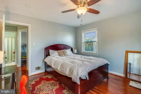 5710 FENWICK DR, Alexandria, VA 22303