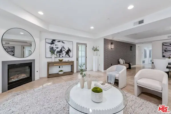 11633 Chenault St #203, Los Angeles, CA 90049