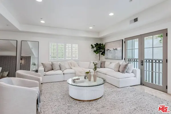 11633 Chenault St #203, Los Angeles, CA 90049