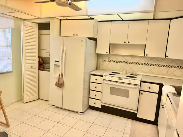 1101 COLONY POINT CIR #220, Pembroke Pines, FL 33026