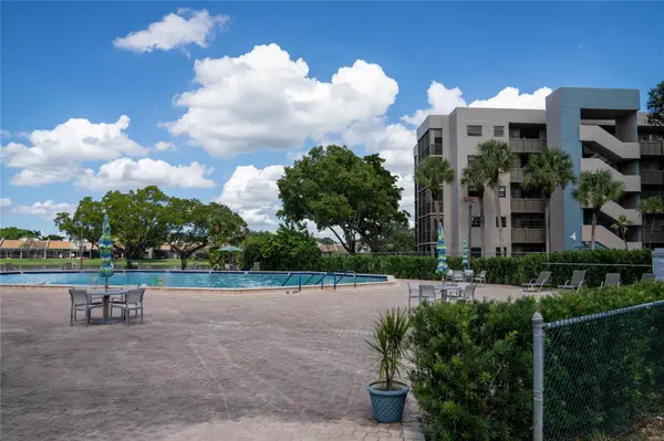 1101 COLONY POINT CIR #220, Pembroke Pines, FL 33026