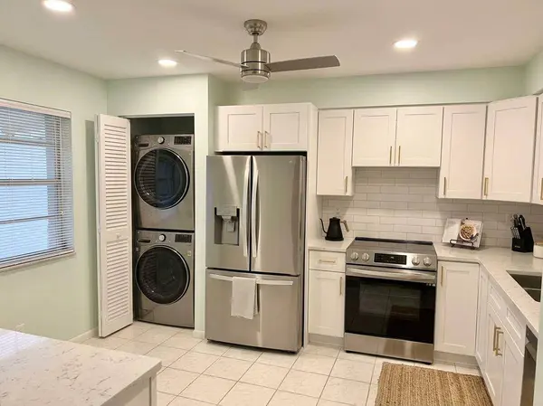 1101 COLONY POINT CIR #220, Pembroke Pines, FL 33026