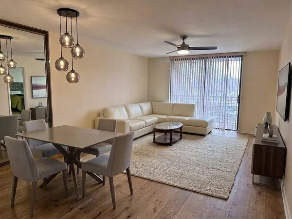 1101 COLONY POINT CIR #220