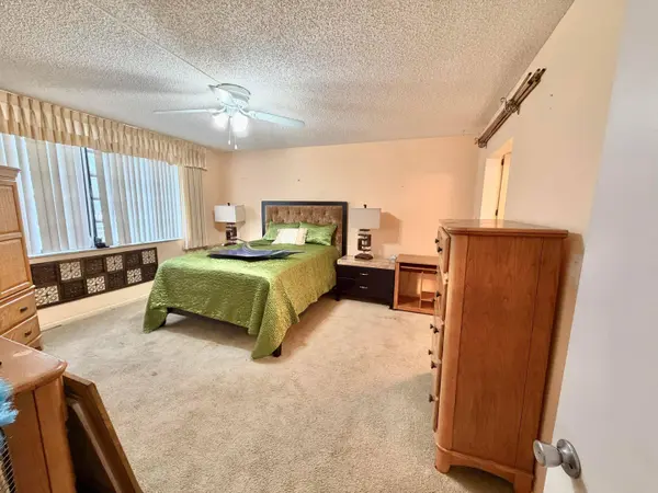 1101 COLONY POINT CIR #220, Pembroke Pines, FL 33026