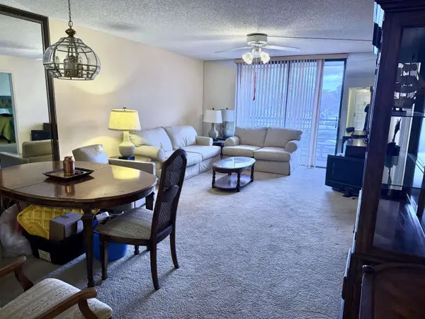 1101 COLONY POINT CIR #220, Pembroke Pines, FL 33026