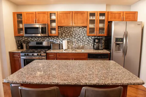 3201 N Ravenswood AVE #106, Chicago, IL 60657