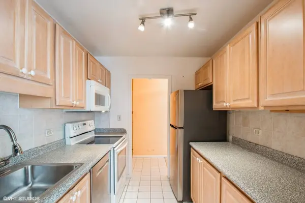 1360 N Sandburg TER #901C, Chicago, IL 60610