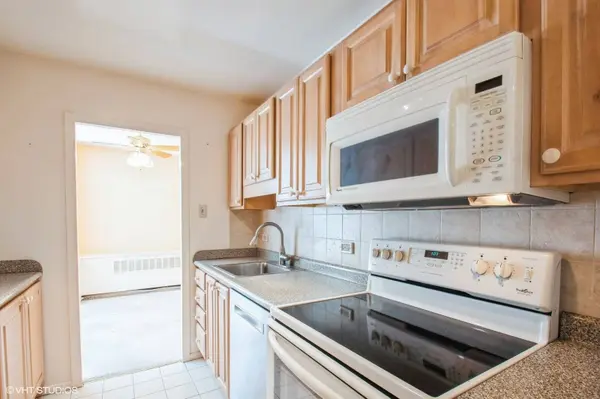 1360 N Sandburg TER #901C, Chicago, IL 60610