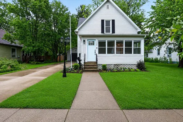 409 Oak Street, Three Oaks, MI 49128