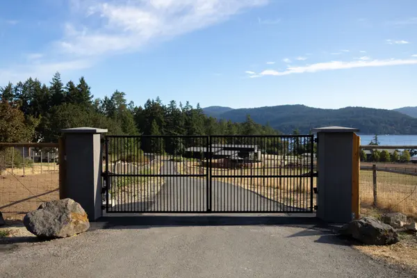 7756 West Saanich Road, Saanichton, BC V8M 1R8