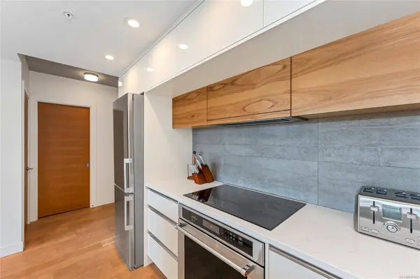 989 Johnson St #803, Victoria, BC V8V 0E3